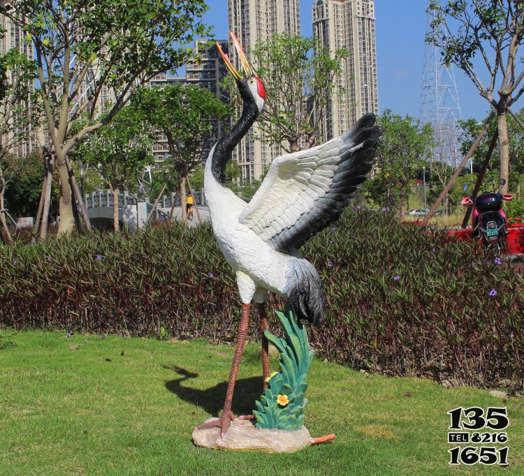 鶴雕塑-公園玻璃鋼創意鳴叫鶴雕塑高清圖片