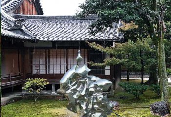 太湖石雕塑-公園景區(qū)創(chuàng)意個性不銹鋼鏡面抽象太湖石雕塑