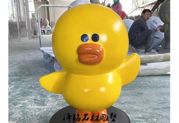 鴨子雕塑-公園里一只張開(kāi)雙翅的玻璃鋼卡通鴨子雕塑