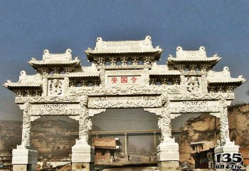 牌坊雕塑-景區安國寺門前擺放龍紋浮雕門樓牌坊雕塑