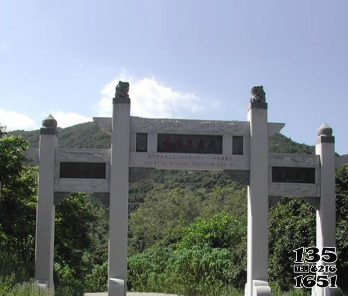 牌坊雕塑-景區(qū)陵園三門簡易石牌坊高清圖片