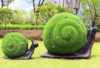 蝸牛雕塑-草地上擺放的兩只綠植玻璃鋼創(chuàng)意蝸牛雕塑