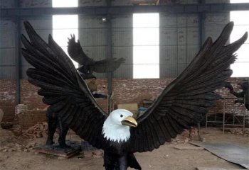 老鷹雕塑-動物園一只飛翔黑色樹脂老鷹雕塑