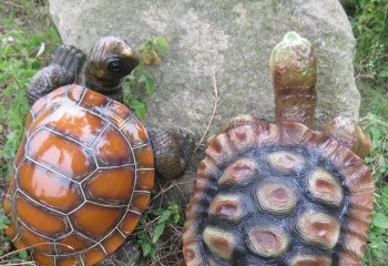 烏龜?shù)袼?公園草坪玻璃鋼彩繪浮雕兩只爬石頭的烏龜?shù)袼?></a>
                    <div   id=