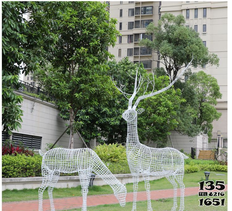 梅花鹿雕塑-公園鏤空創意戶外園林景觀梅花鹿雕塑高清圖片