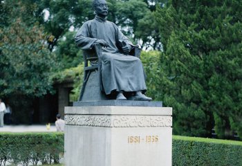 魯迅雕塑-公園廣場大型景觀坐著石柱上面的玻璃鋼魯迅雕塑