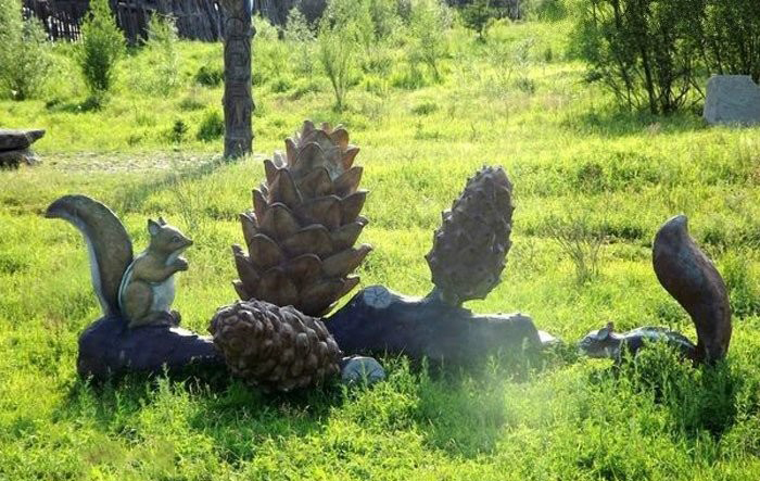 公園動物松鼠和松果銅雕-公園動物銅雕 松鼠和松果銅雕高清圖片